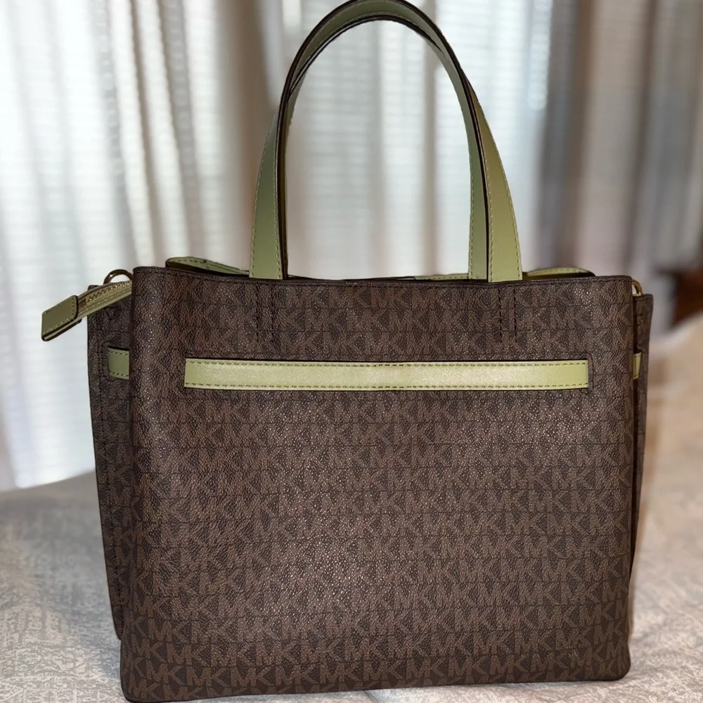 Michael Kors Emilia Signature Satchel NWOT Authentic - Picture 2 of 9